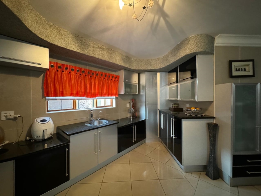 5 Bedroom Property for Sale in Birdwood Estate North West